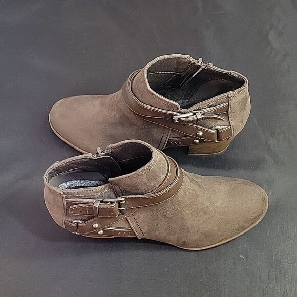 BRAND NEW INDIGO RD ROUND TOE ZIP CLOSURE ANKLE BOOTIES - Picture 4 of 13